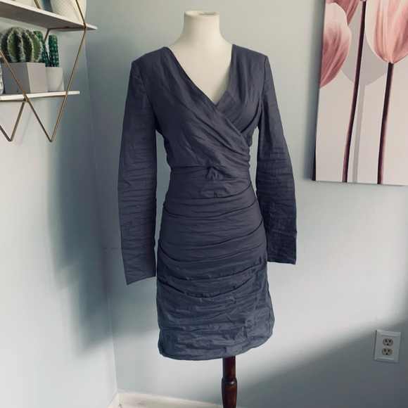 Nicole Miller • Fitted V-Neck Mini Dress • SZ 6 • Retail $440 - Picture 6 of 13